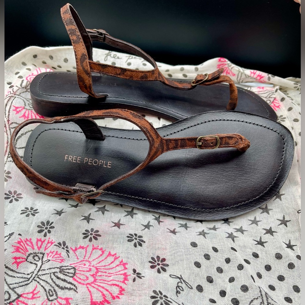 FREE PEOPLE Mika Footbed Sandals with Leopard Print Straps. Size 6